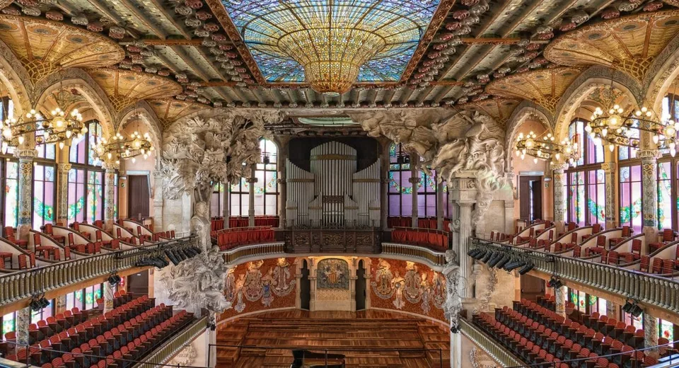 The Catalan Music Palace and its faithful admirer
